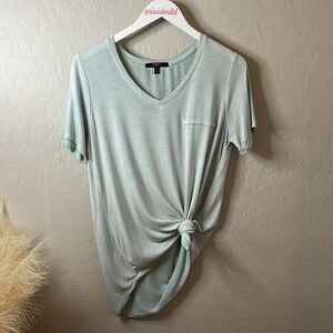 Tresics Luxe light green V-neck T-shirt with faux pocket. Size medium